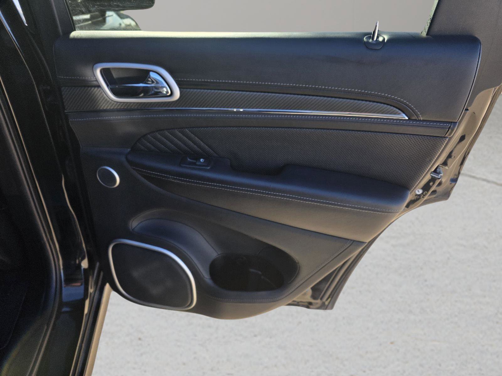 Used 2018 Jeep Grand Cherokee SRT image 32