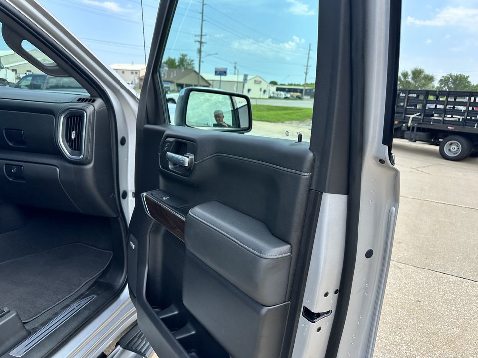 Used 2021 GMC Sierra 1500 SLT w/ SLT Premium Plus Package AWD/4WD image 18