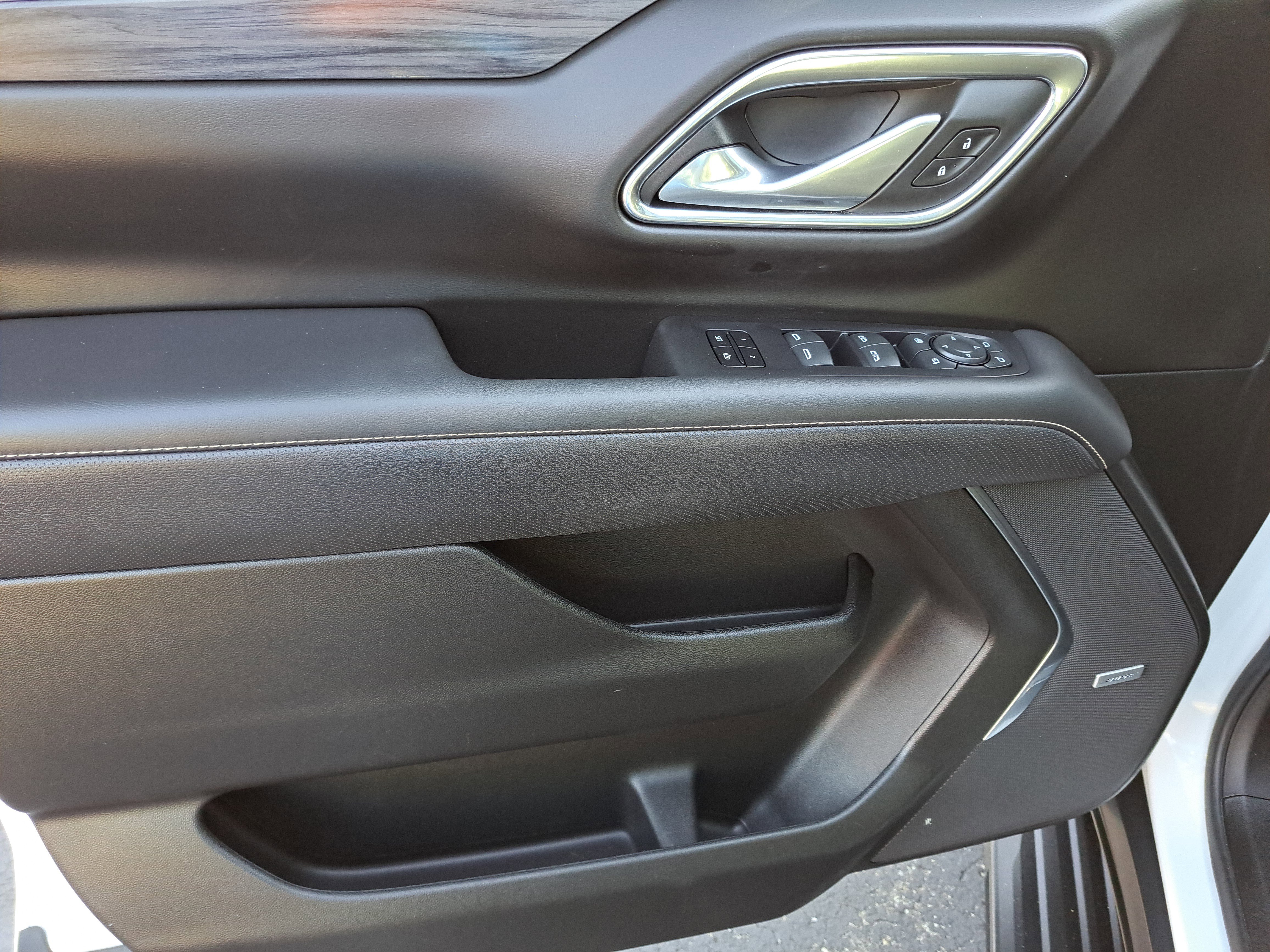 Used 2023 GMC Yukon SLT w/ SLT Premium Package image 14