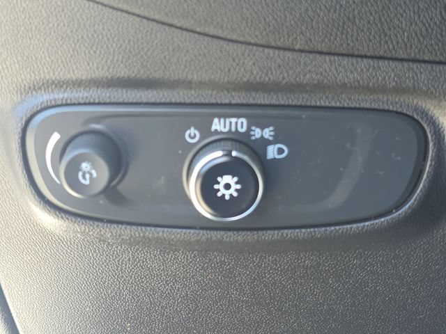 Used 2023 Chevrolet Equinox LS w/ LS Convenience Package FWD image 17