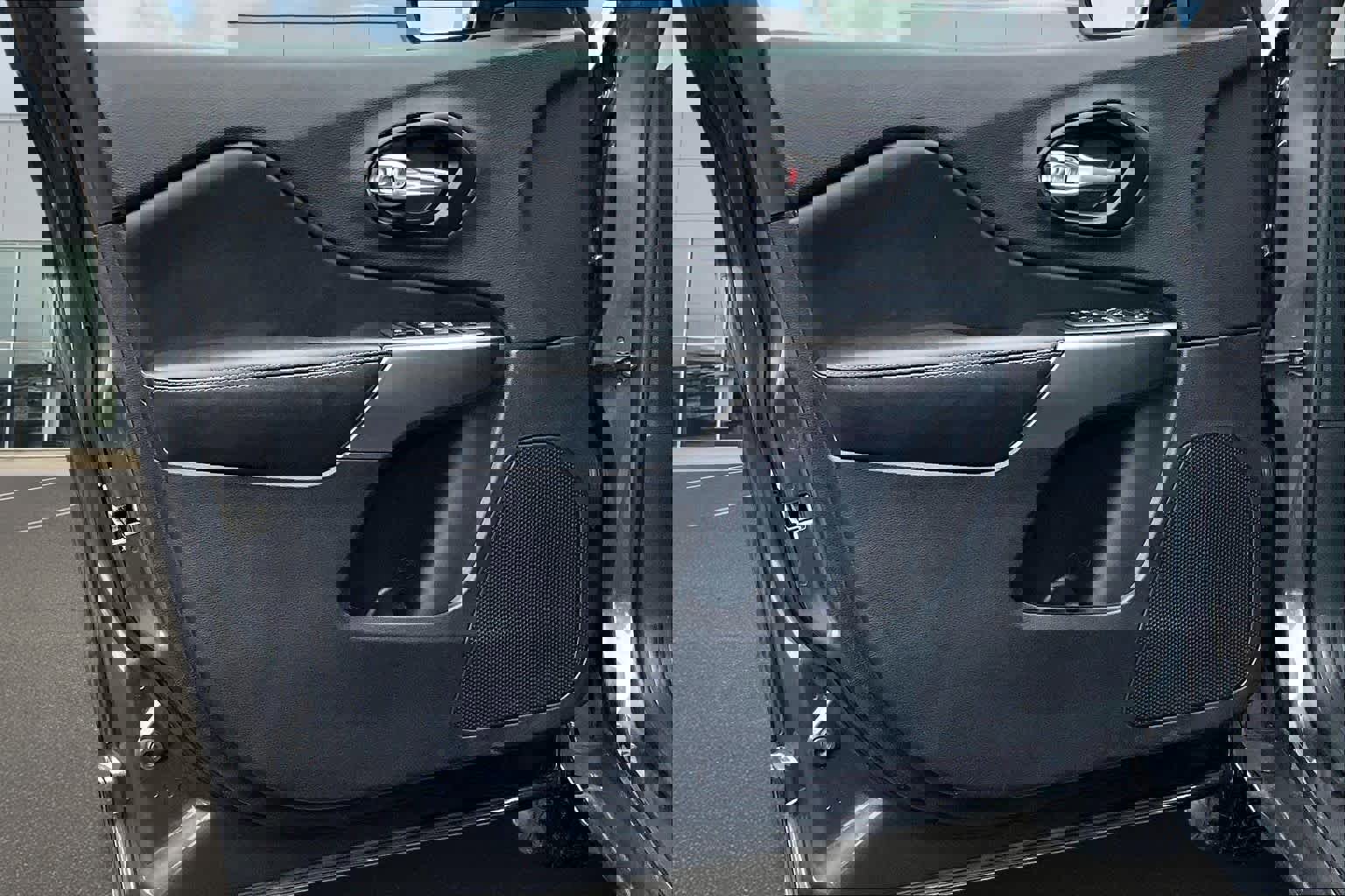 Used 2022 Jeep Cherokee Latitude Lux w/ Sun & Sound Group image 28