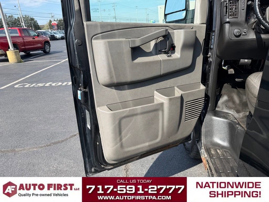 Used 2018 Chevrolet Express 2500 w/ Driver Convenience Package RWD image 9