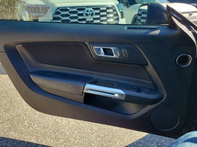 Used 2022 Ford Mustang EcoBoost image 34