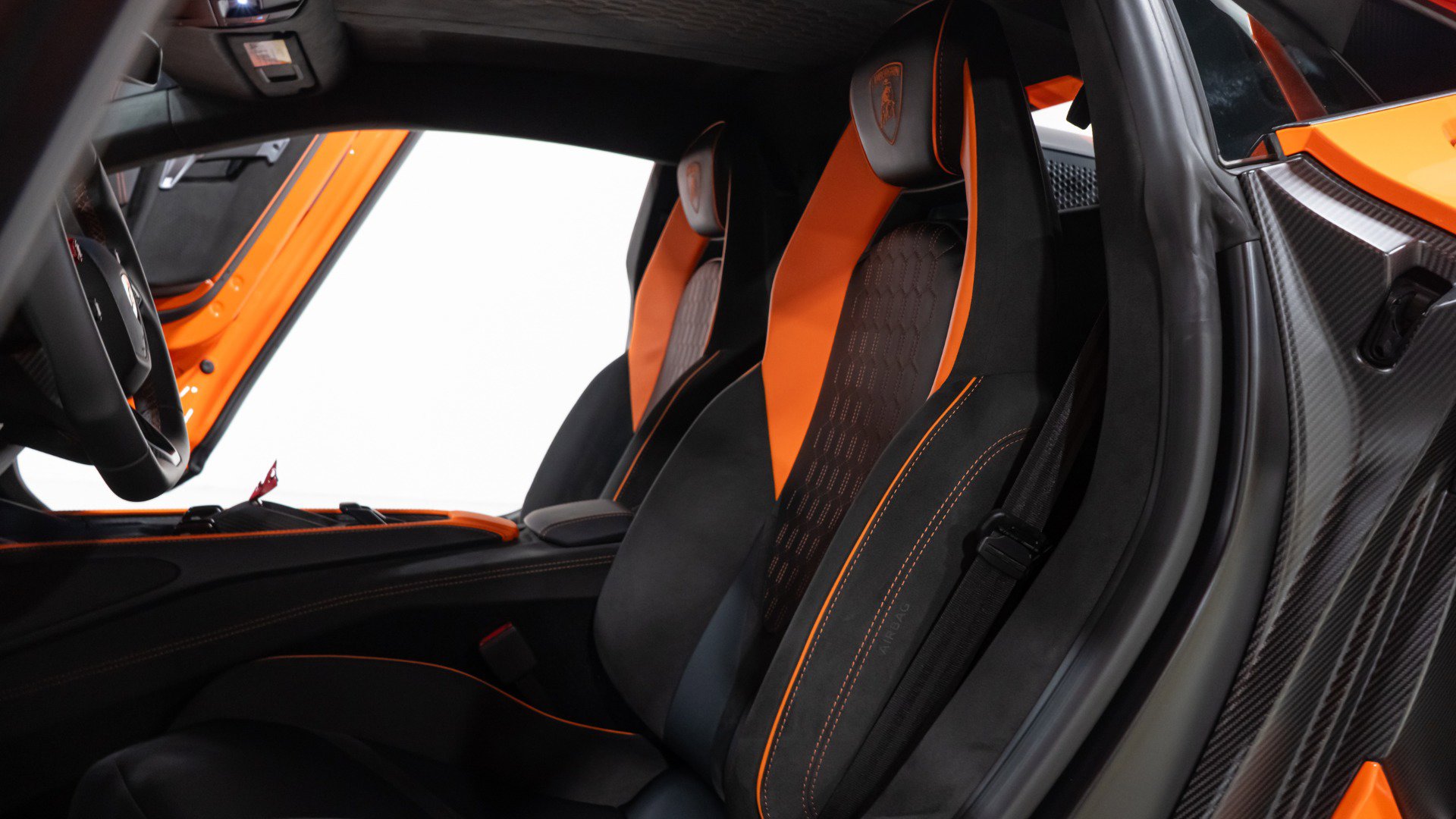 Used 2025 Lamborghini Revuelto image 43