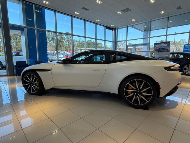 Used 2023 Aston Martin DB11 Coupe image 3
