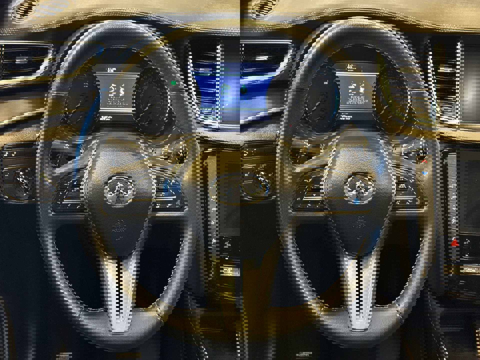 Certified 2025 INFINITI QX55 Luxe w/ Cargo Package image 14