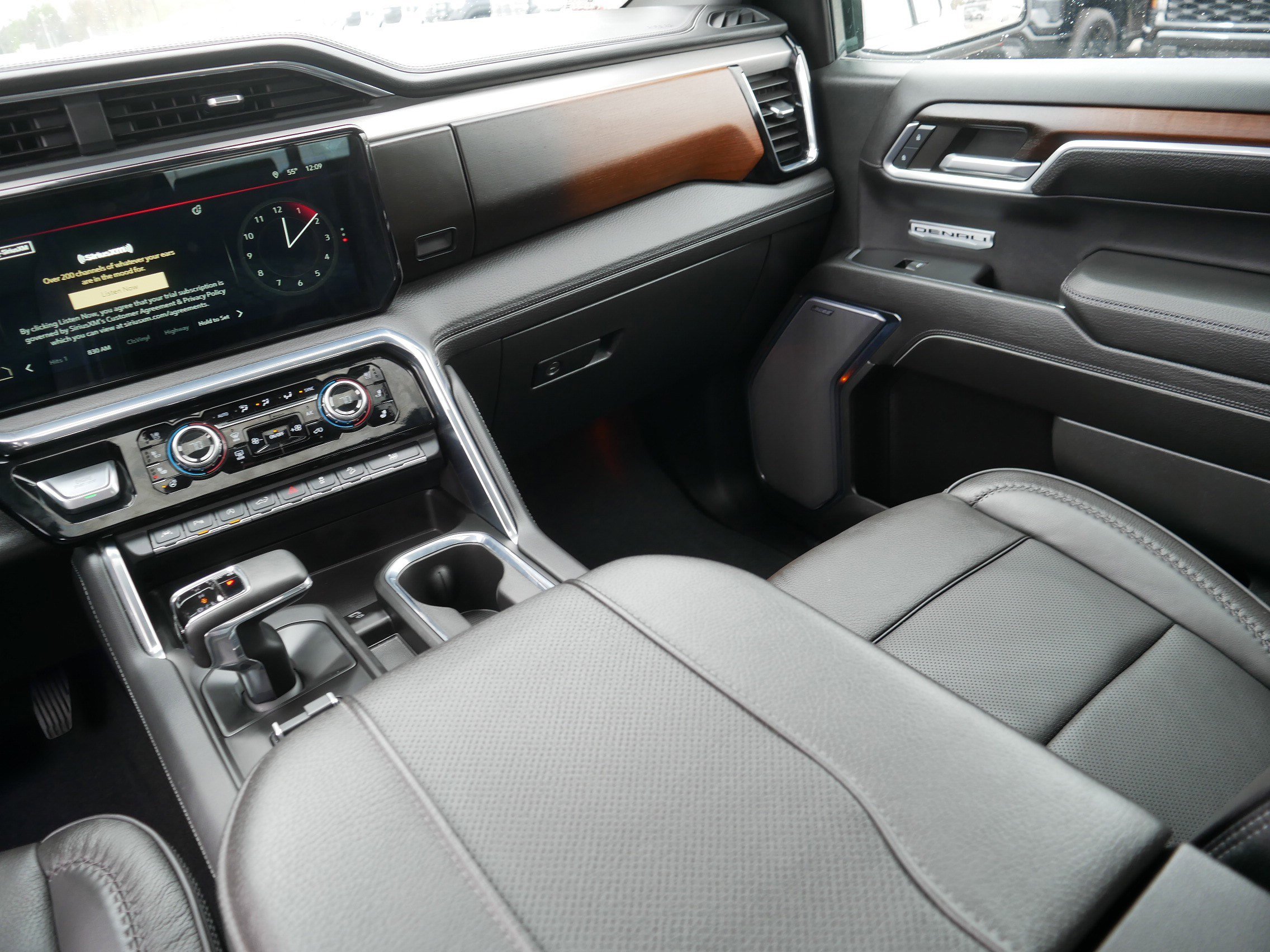 Used 2024 GMC Sierra 1500 Denali AWD/4WD image 11