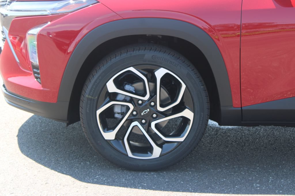 New 2026 Chevrolet Trax RS w/ Sunroof Package FWD image 21