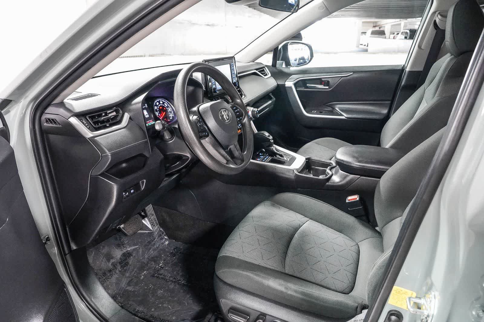 Certified 2021 Toyota RAV4 XLE FWD image 18