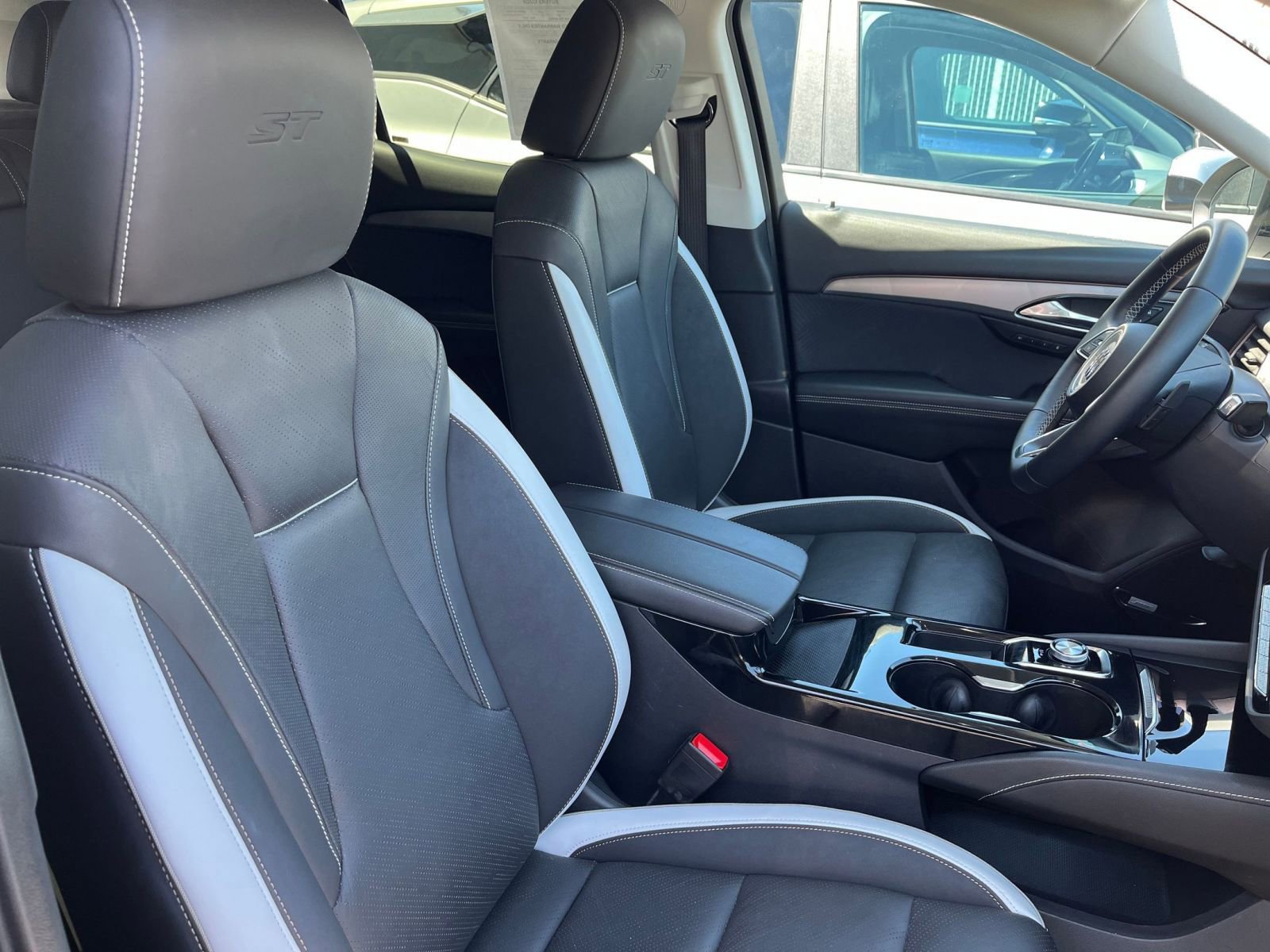 Used 2024 Buick Envision Sport Touring image 36