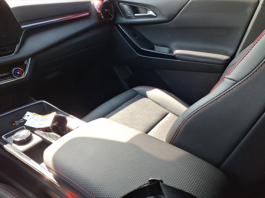 Used 2025 Chevrolet Equinox RS w/ LPO, Floor Liner Package image 12