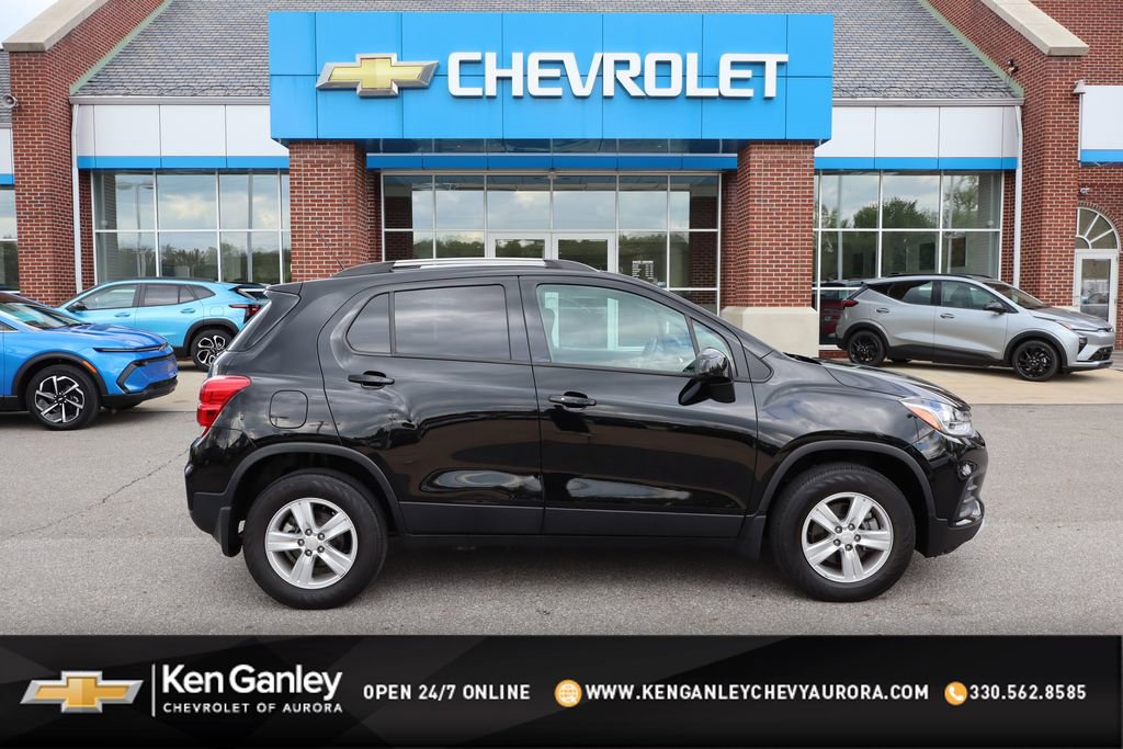 Used 2022 Chevrolet Trax LT w/ Premium Seat Package AWD/4WD image 1