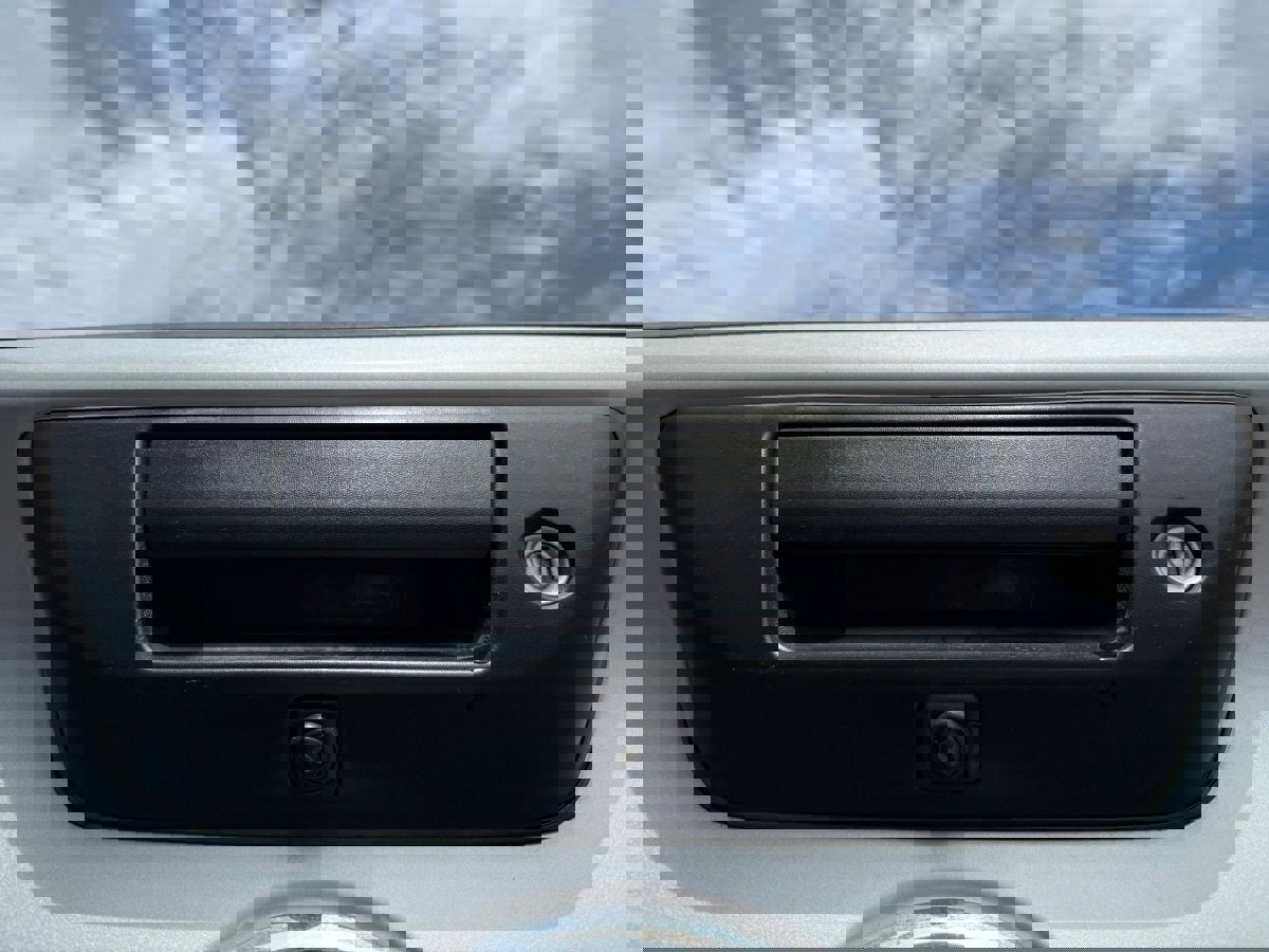 Used 2017 Nissan Titan SL image 9