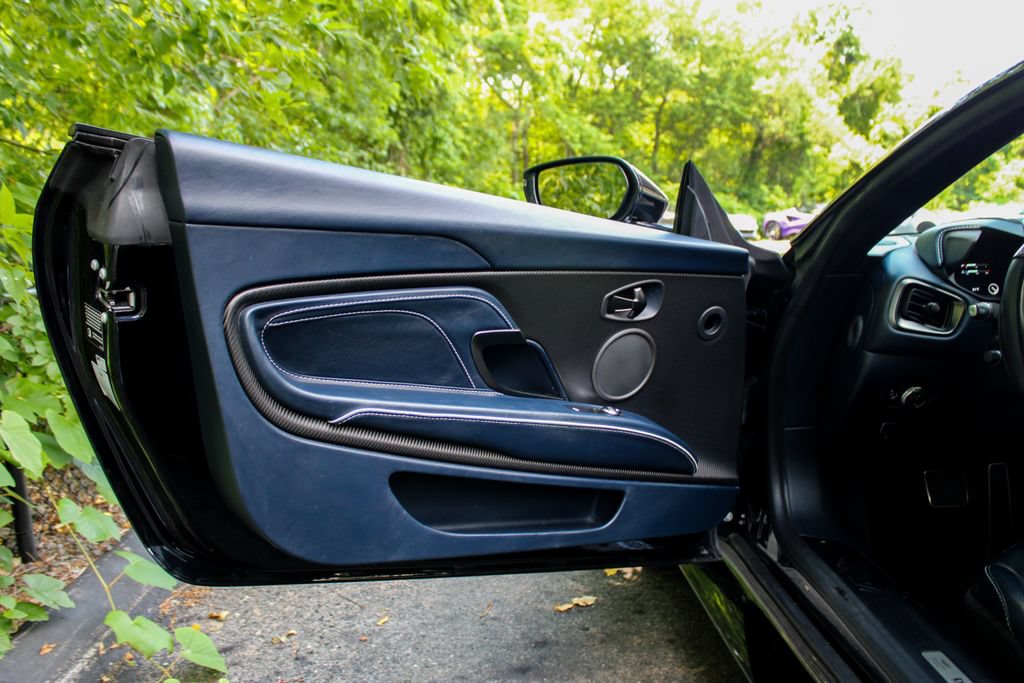 Used 2019 Aston Martin DBS Superleggera RWD image 8