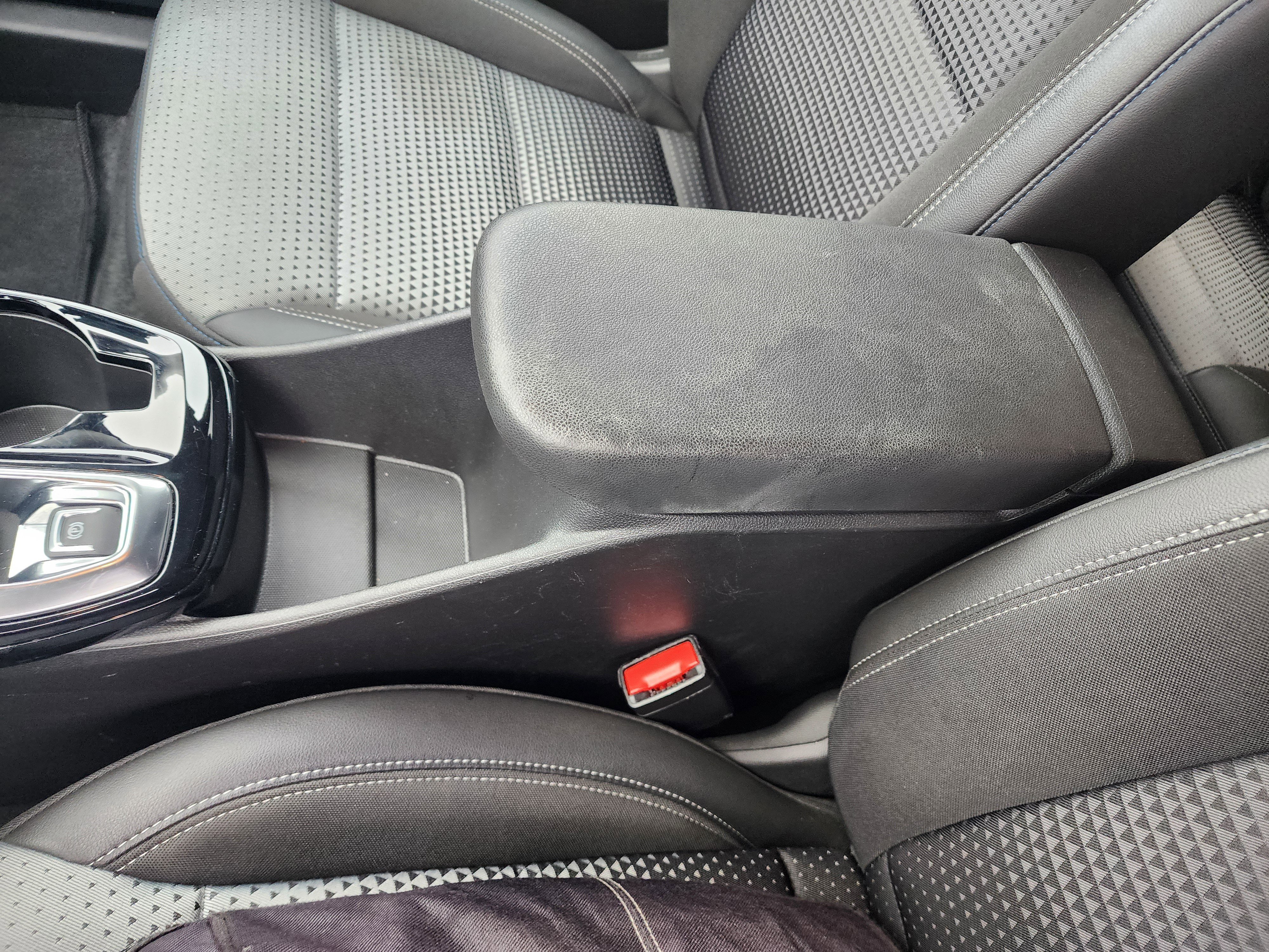 Used 2025 Chevrolet Trax LT w/ LT Convenience Package image 34