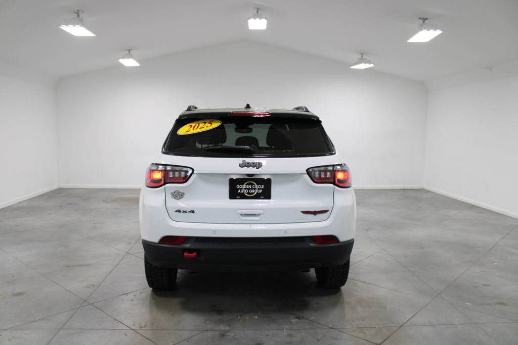 Used 2025 Jeep Compass Trailhawk image 8