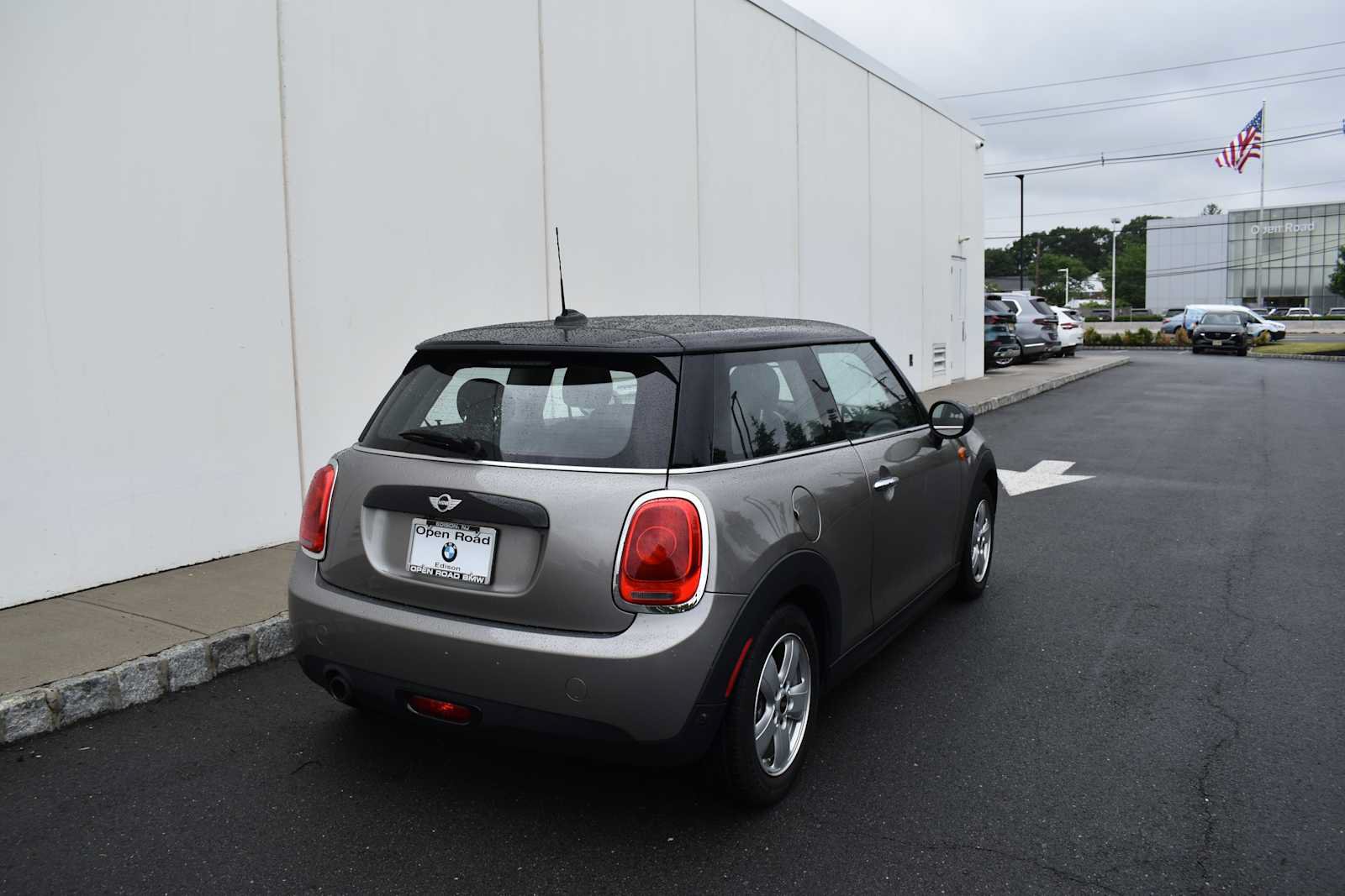 Used 2017 MINI Cooper 2-Door Hardtop FWD image 5