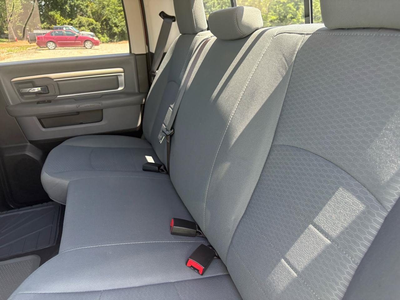 Used 2017 RAM 1500 Classic SLT AWD/4WD image 33