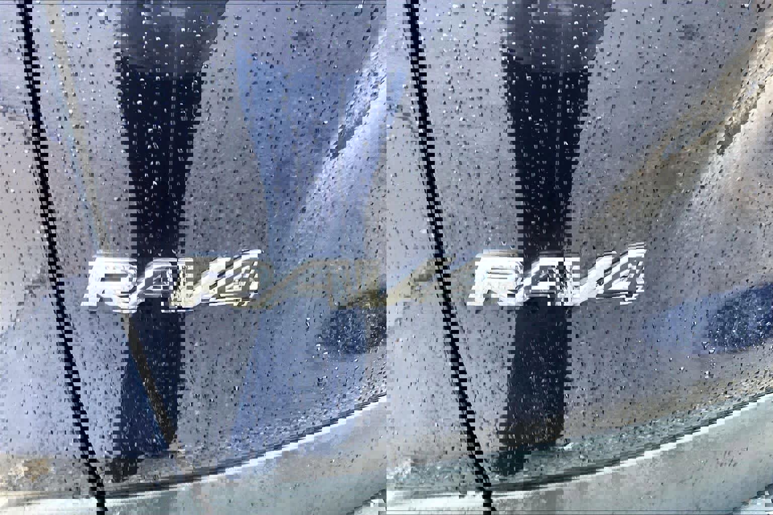 Used 2025 Toyota RAV4 Limited image 31