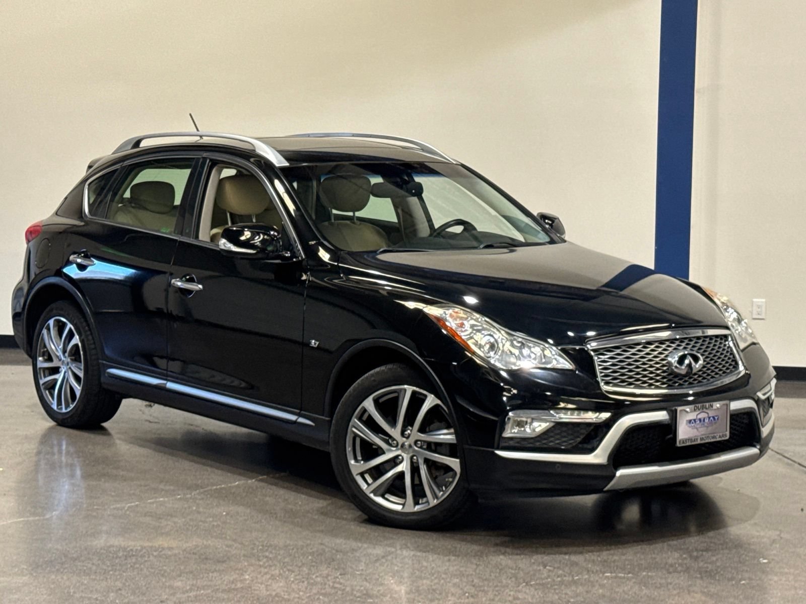 Used 2017 INFINITI QX50 AWD w/ Premium Plus Package image 2