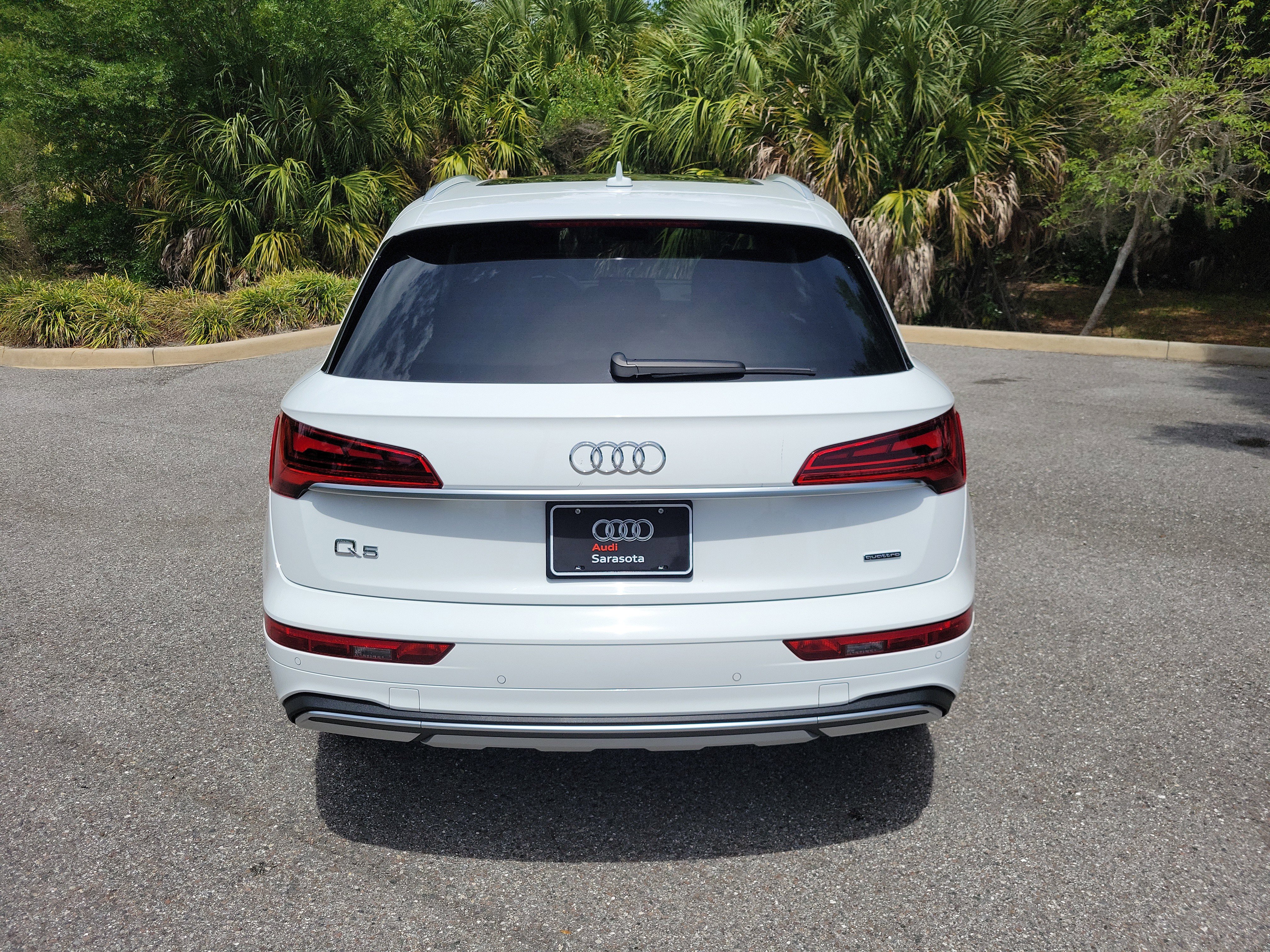 Used 2023 Audi Q5 2.0T Premium w/ Convenience Package AWD/4WD image 5