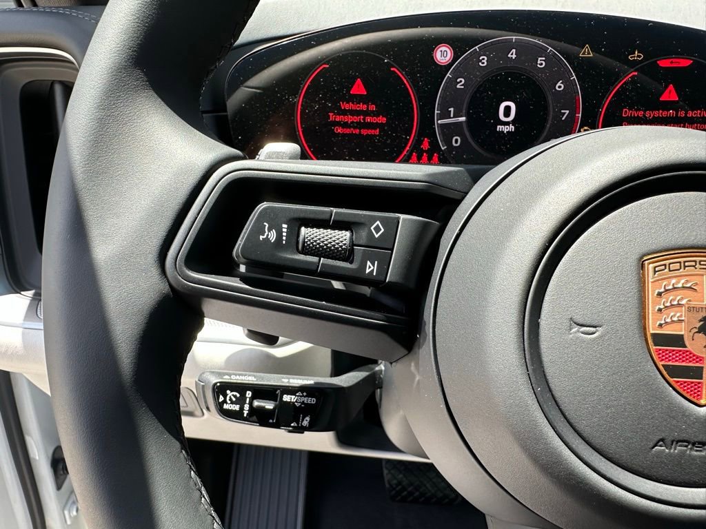 Used 2025 Porsche Cayenne image 21