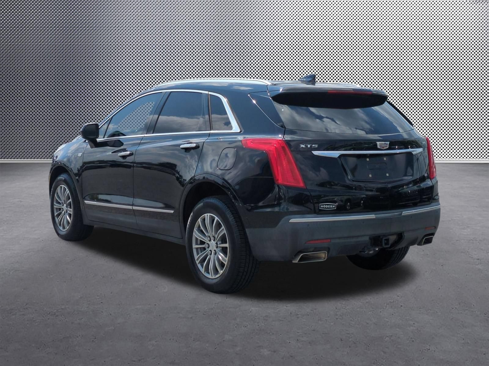 Certified 2018 Cadillac XT5 Luxury w/ Driver Awareness Package FWD image 3