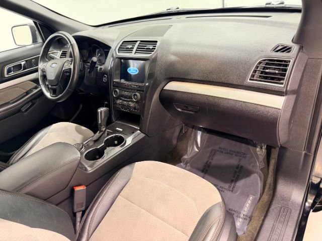 Used 2017 Ford Explorer XLT w/ Equipment Group 202A image 31