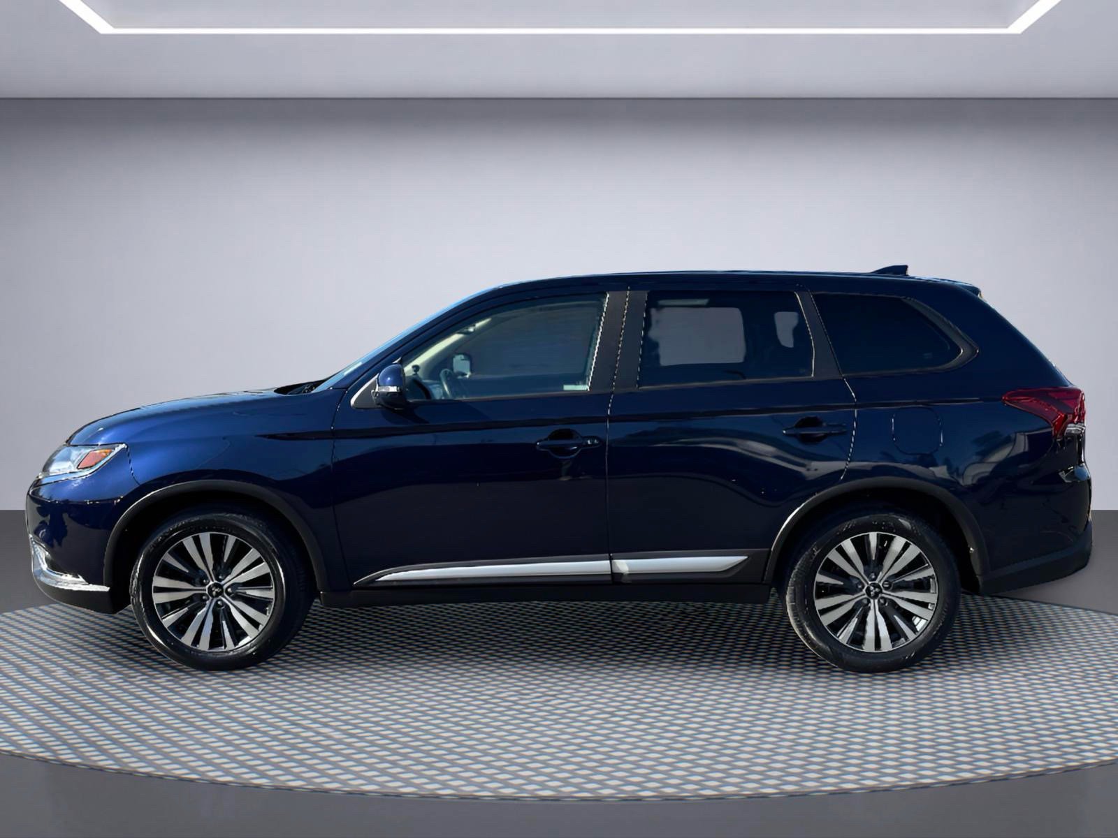 Used 2020 Mitsubishi Outlander SE FWD image 3