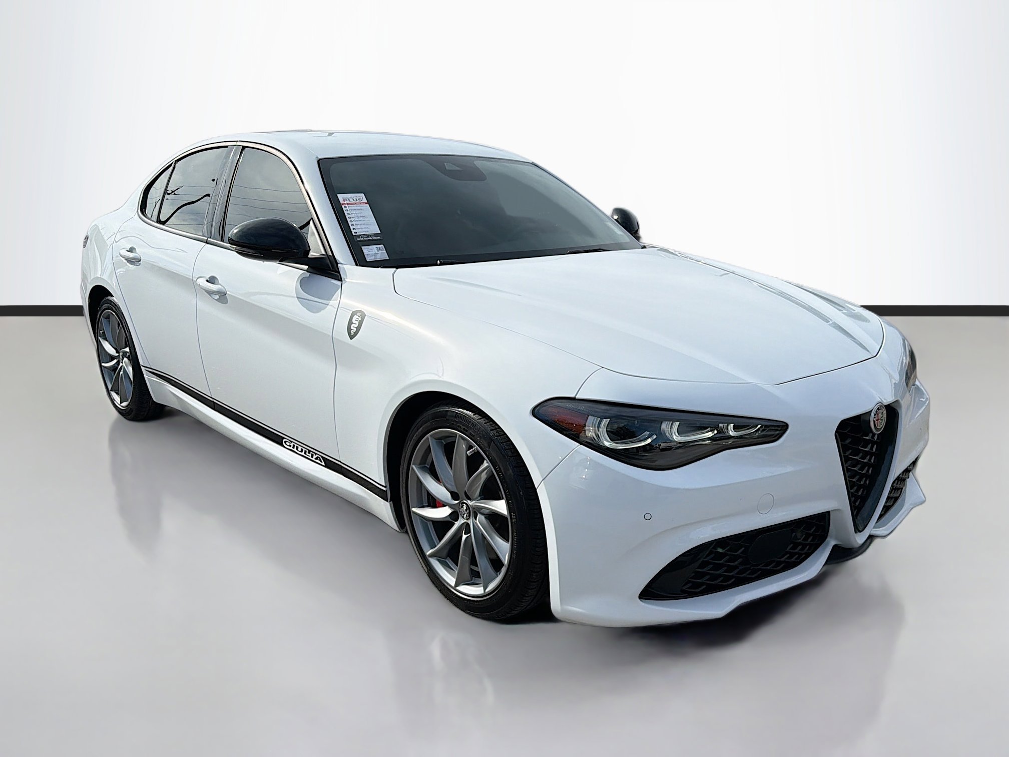 Used 2024 Alfa Romeo Giulia Sprint image 2