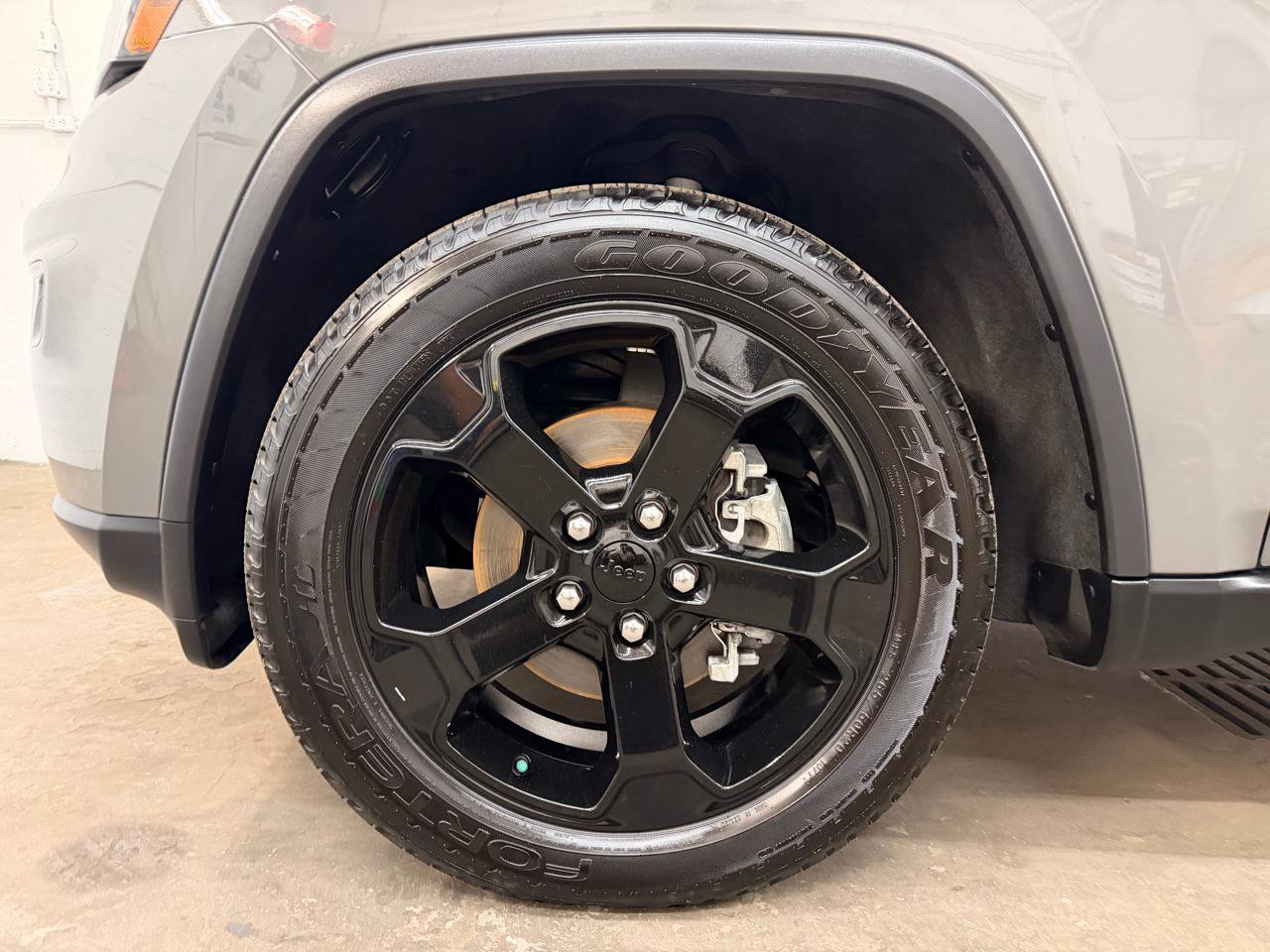 Used 2019 Jeep Grand Cherokee Laredo RWD image 8