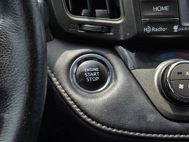 Used 2014 Toyota RAV4 Limited w/ Technology Package AWD/4WD image 24
