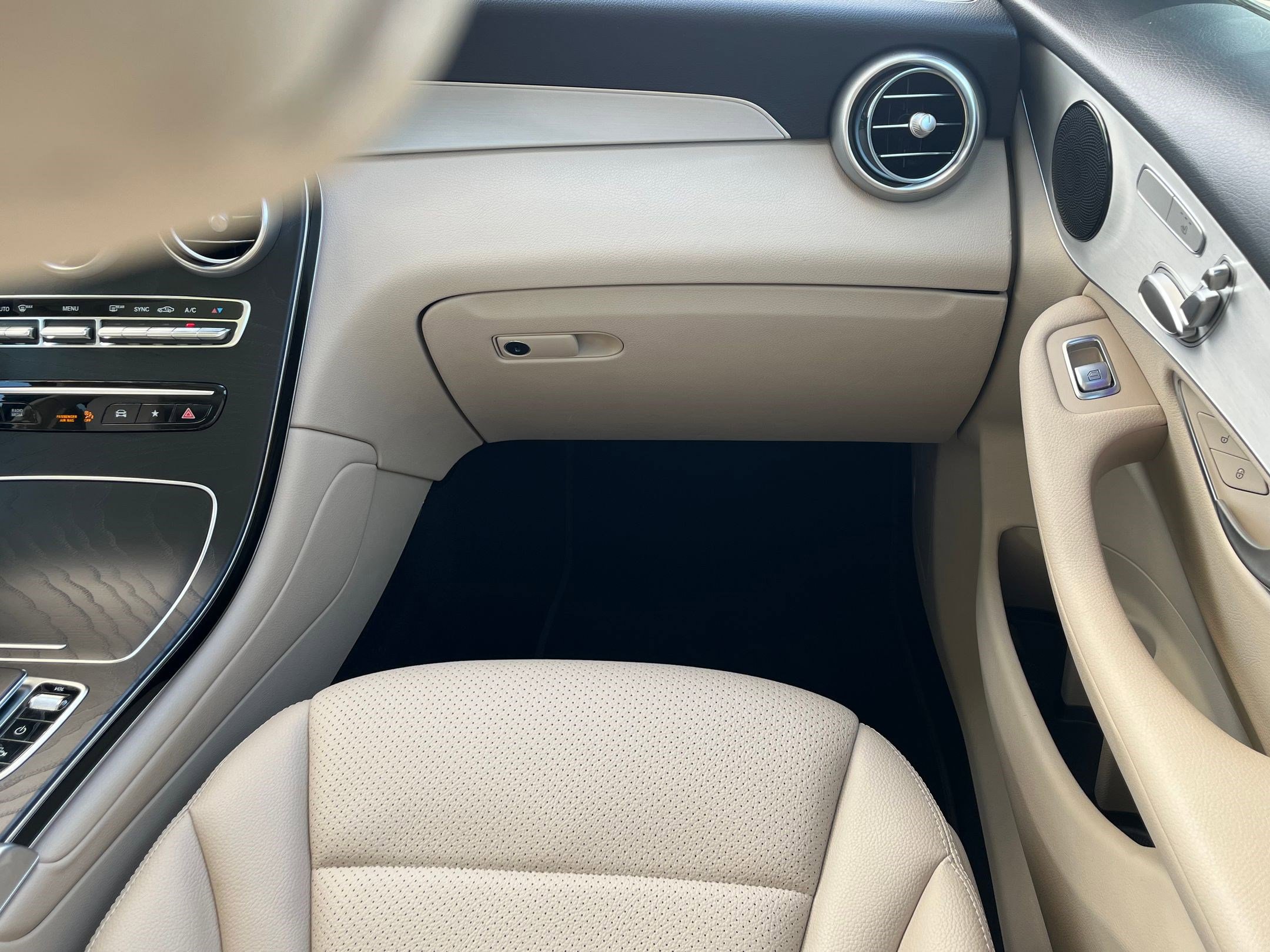 Used 2022 Mercedes-Benz GLC 300 GLC 300 image 30