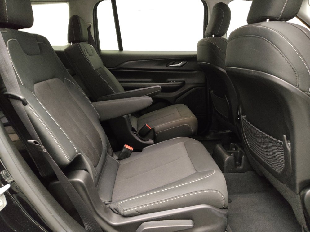 Used 2023 Jeep Grand Cherokee L Laredo image 19