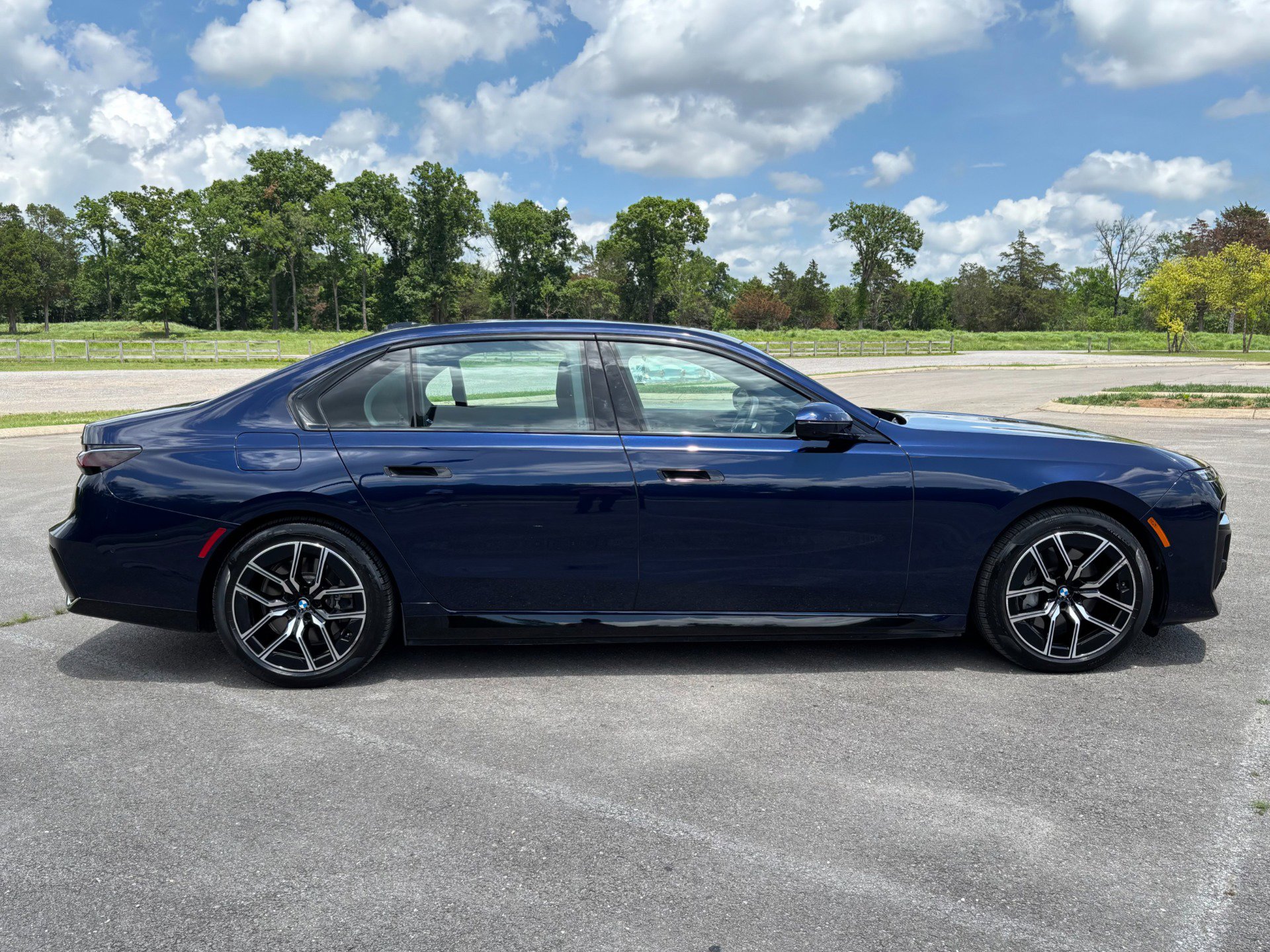 Used 2023 BMW i7 xDrive60 AWD/4WD image 8