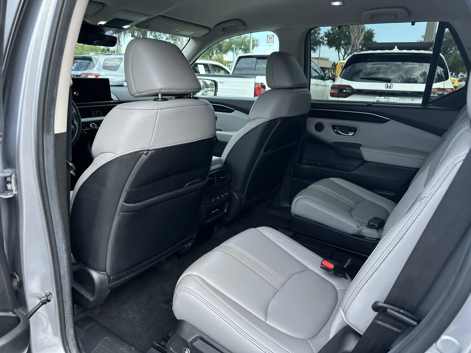 Used 2025 Honda Pilot EX-L image 13