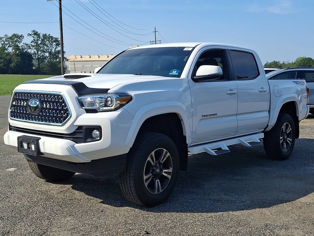Used 2019 Toyota Tacoma TRD Sport AWD/4WD image 3