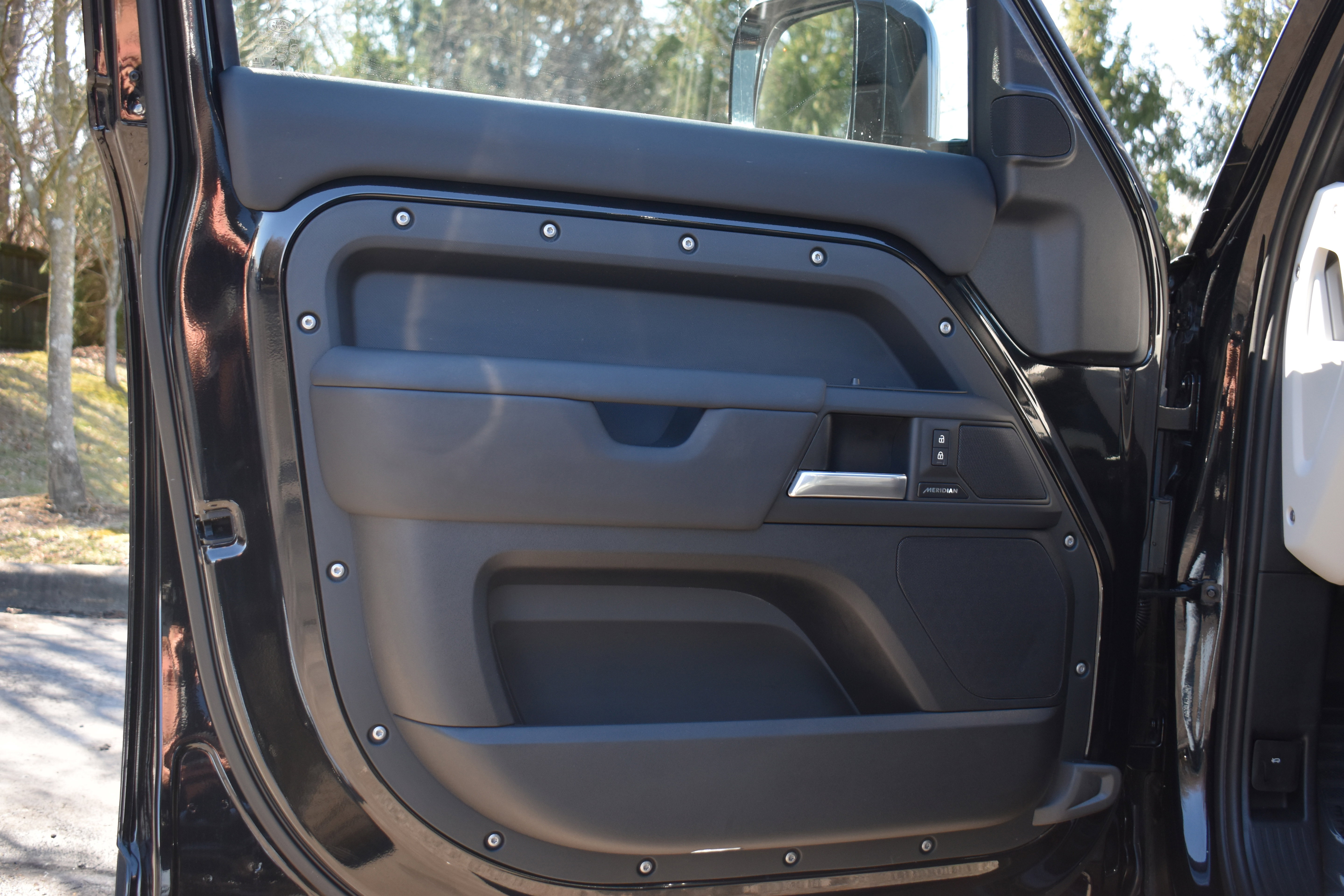 Used 2025 Land Rover Defender 110 S AWD/4WD image 5