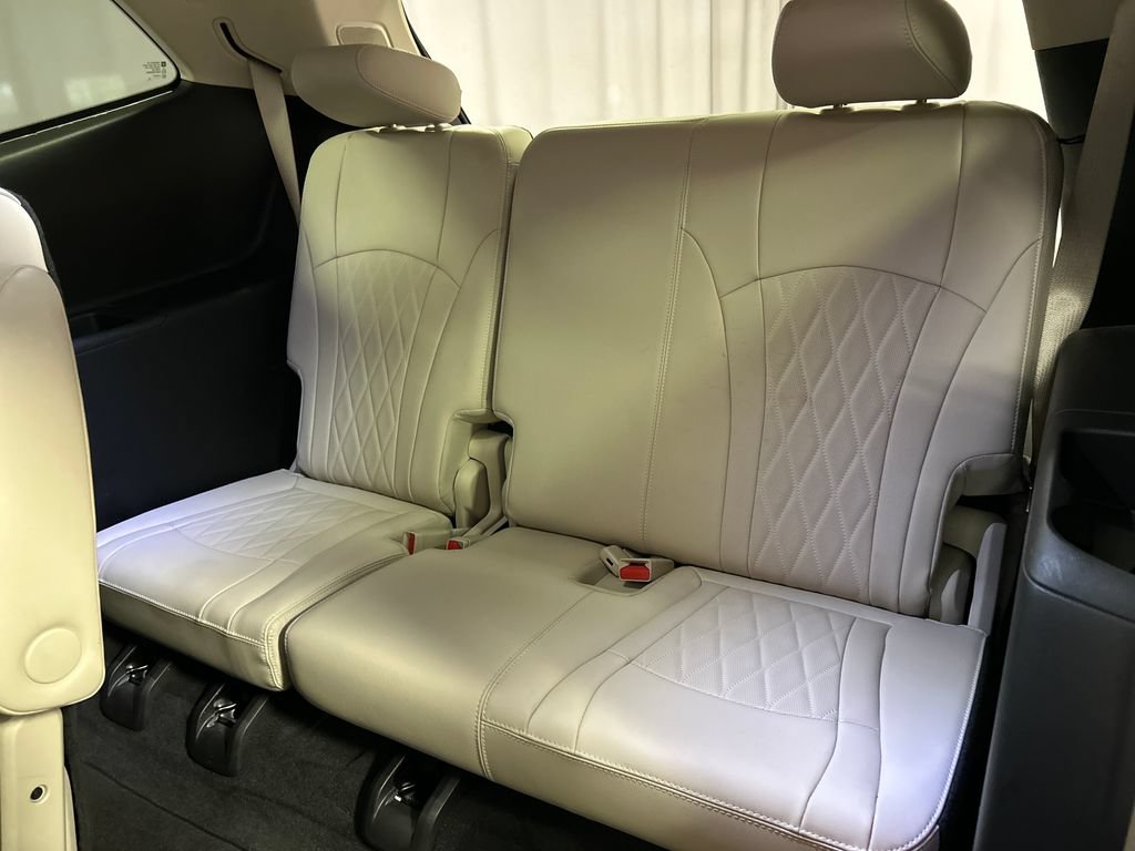 Used 2022 Buick Enclave Avenir FWD image 25