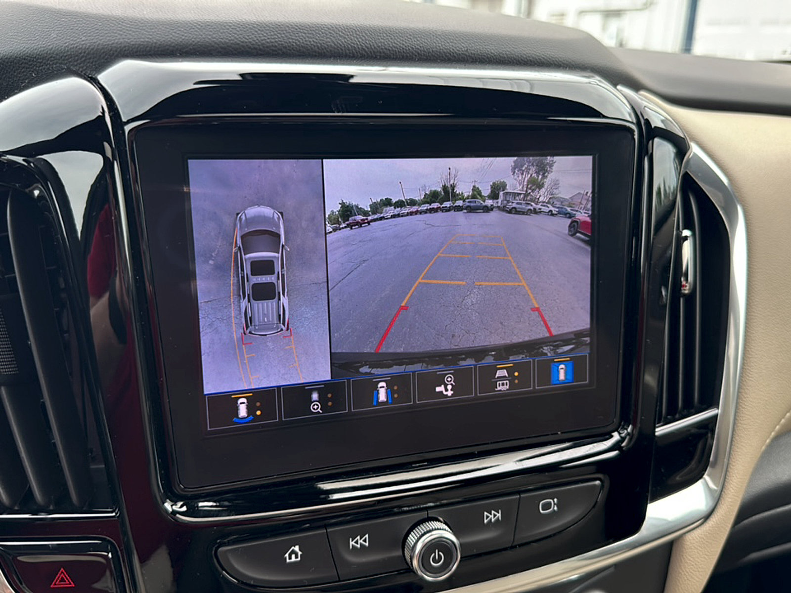 Used 2023 Chevrolet Traverse LT w/ LT Premium Package AWD/4WD image 18