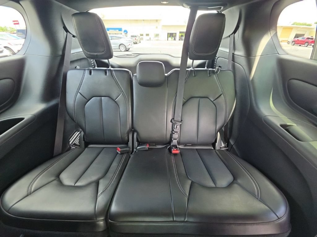 Used 2025 Chrysler Pacifica Select FWD image 20