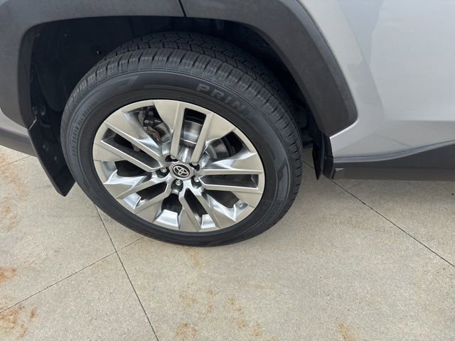 Used 2020 Toyota RAV4 XLE Premium image 10