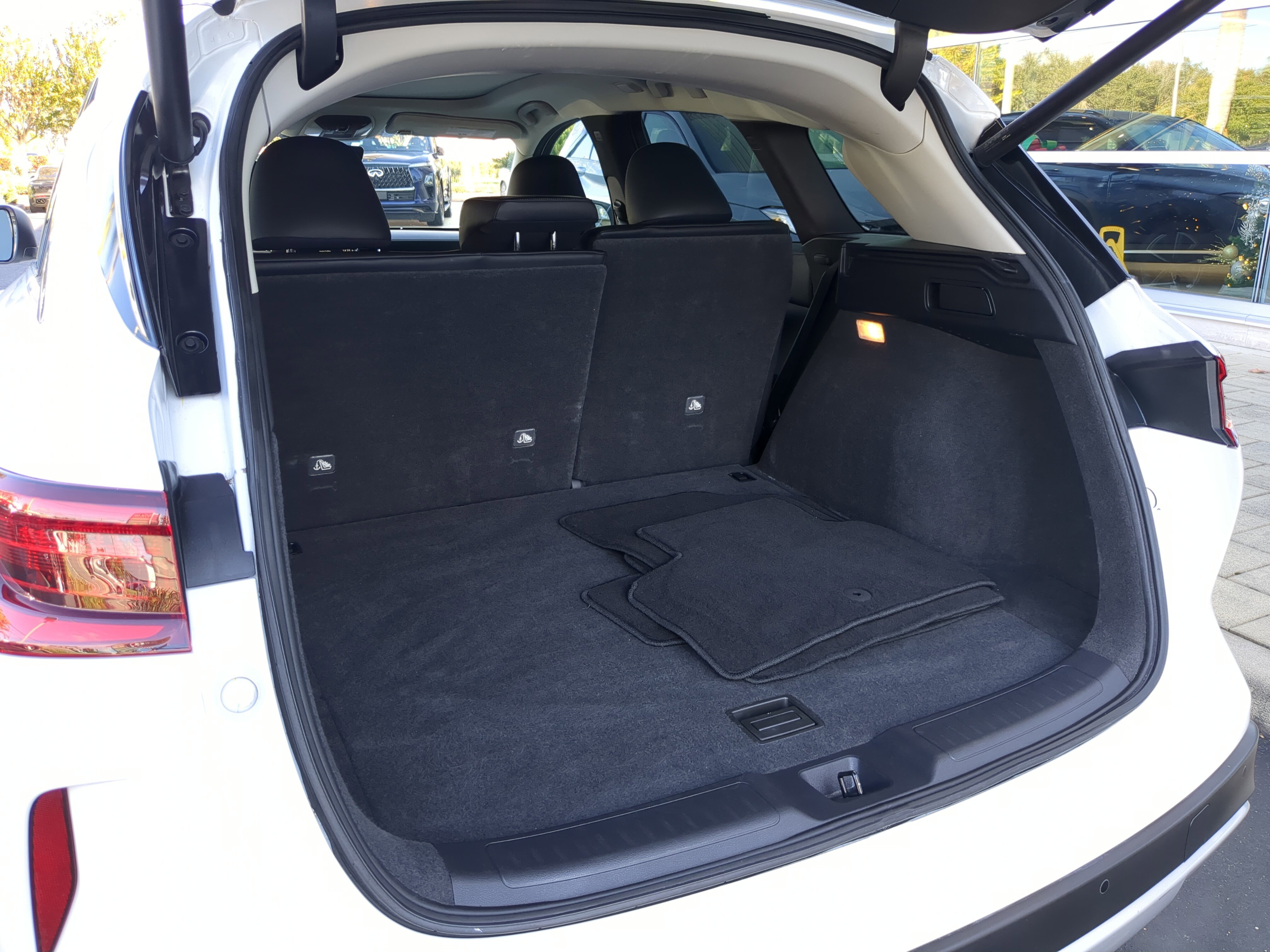 Certified 2023 INFINITI QX50 Luxe image 11