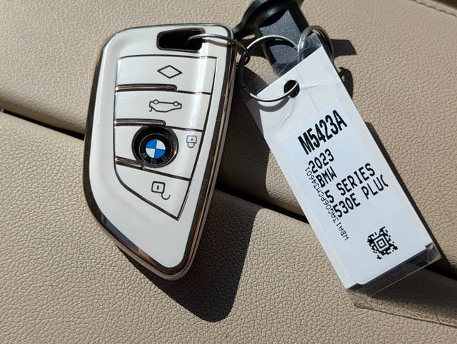 Used 2023 BMW 530e w/ Premium Package RWD image 32