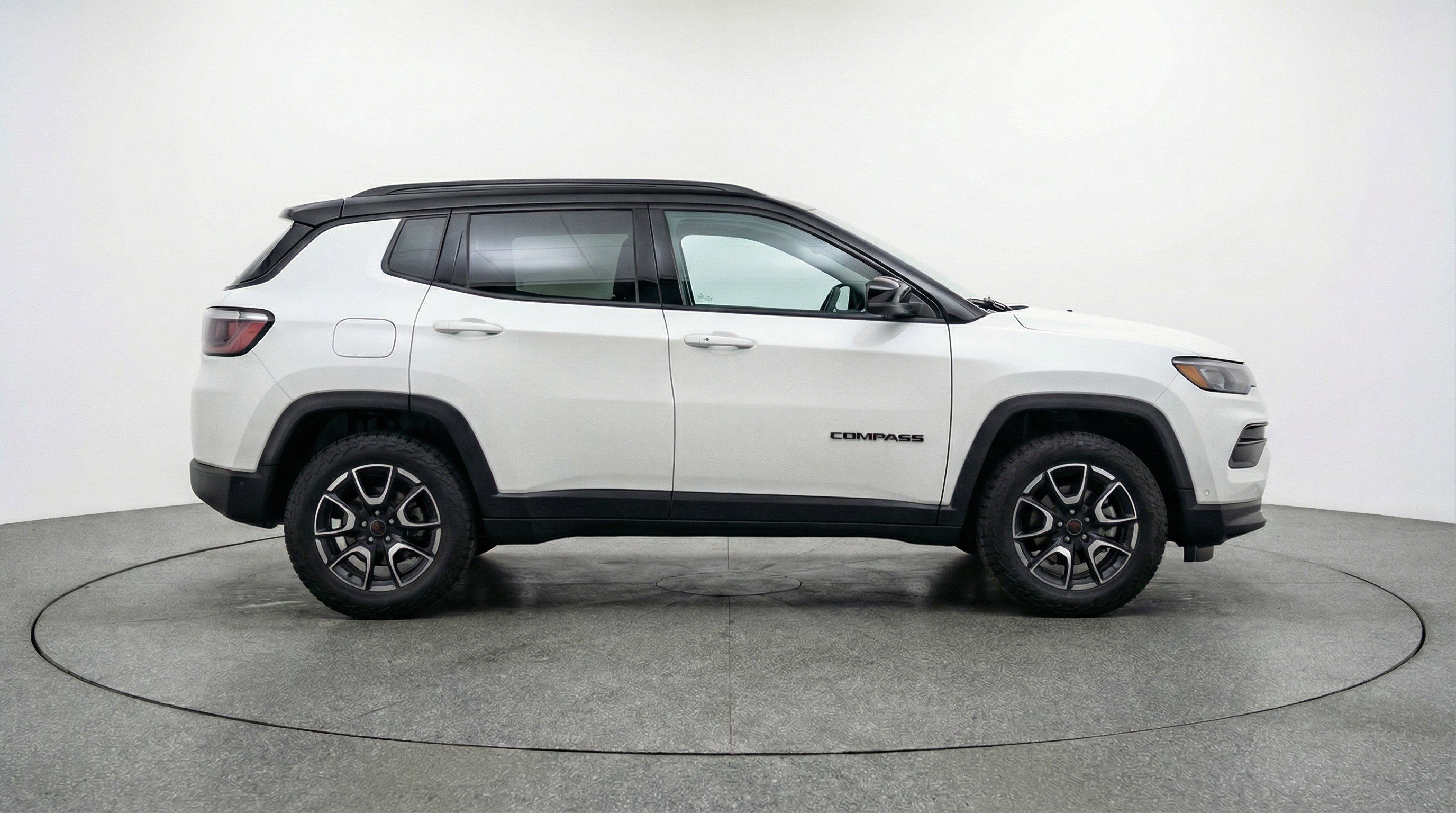 Used 2025 Jeep Compass Trailhawk w/ Trailer Tow Group image 11