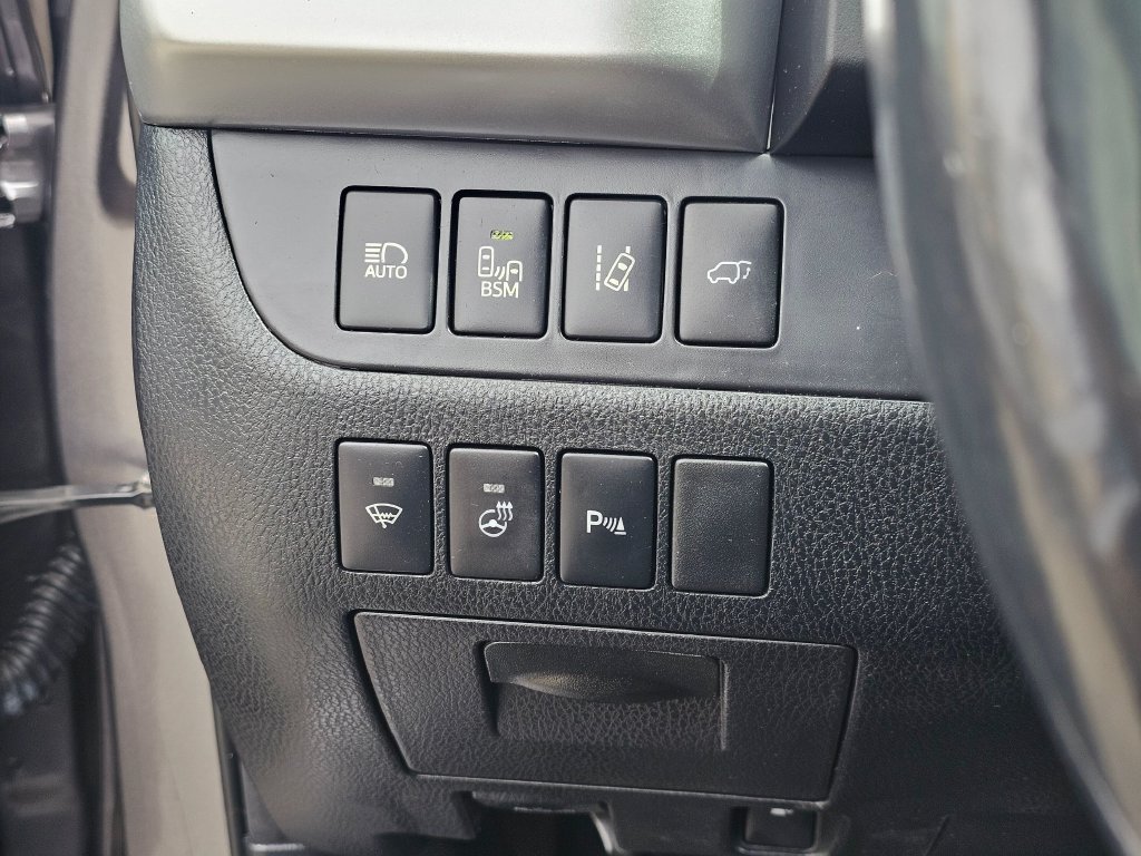 Used 2015 Toyota Highlander Limited Platinum AWD/4WD image 32