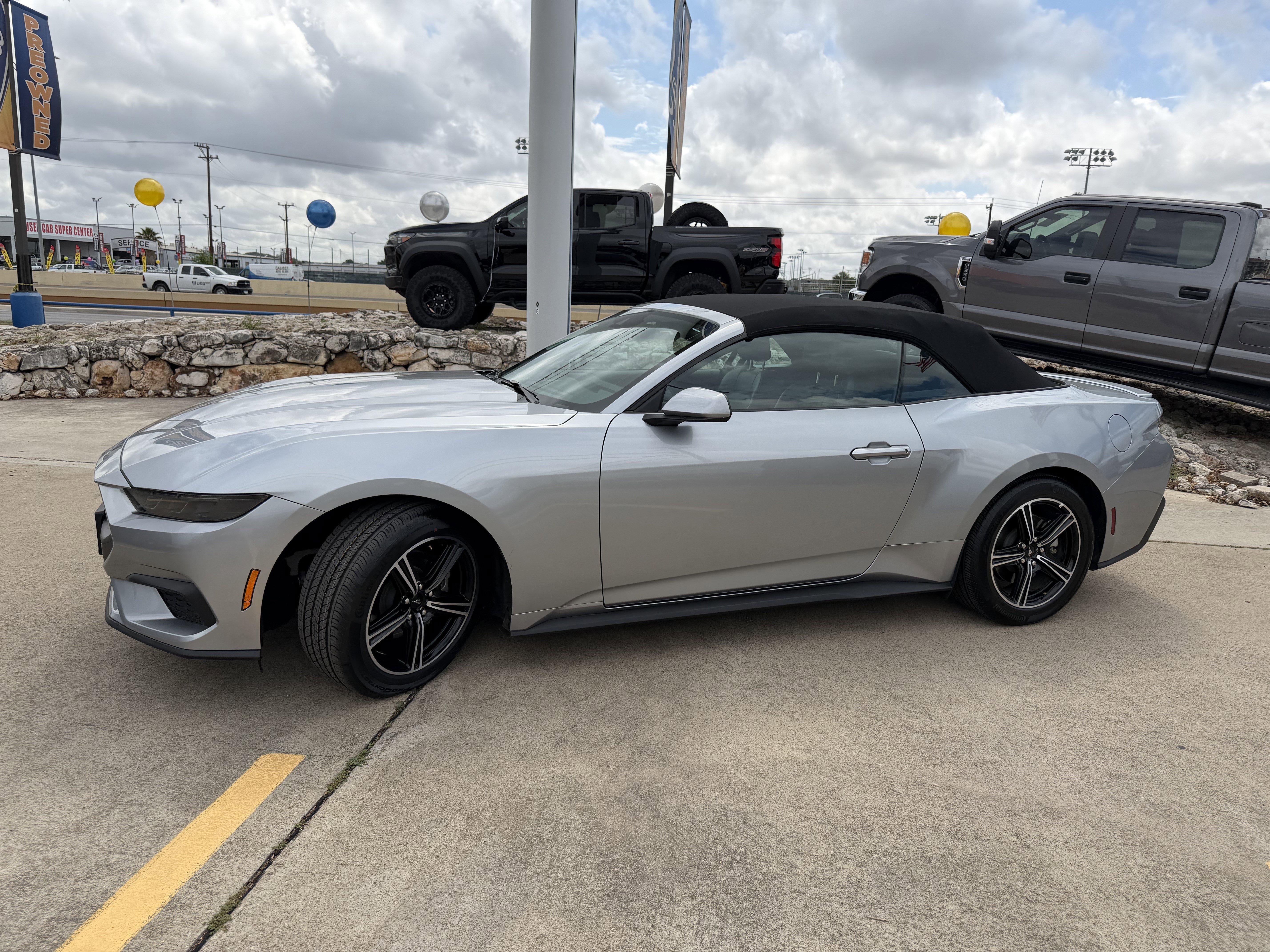Certified 2025 Ford Mustang Premium image 9