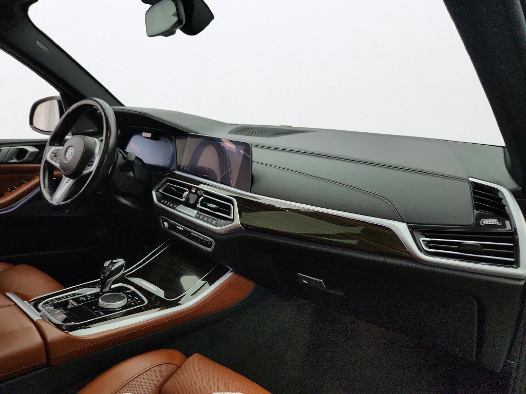 Used 2021 BMW X5 M50i AWD/4WD image 29