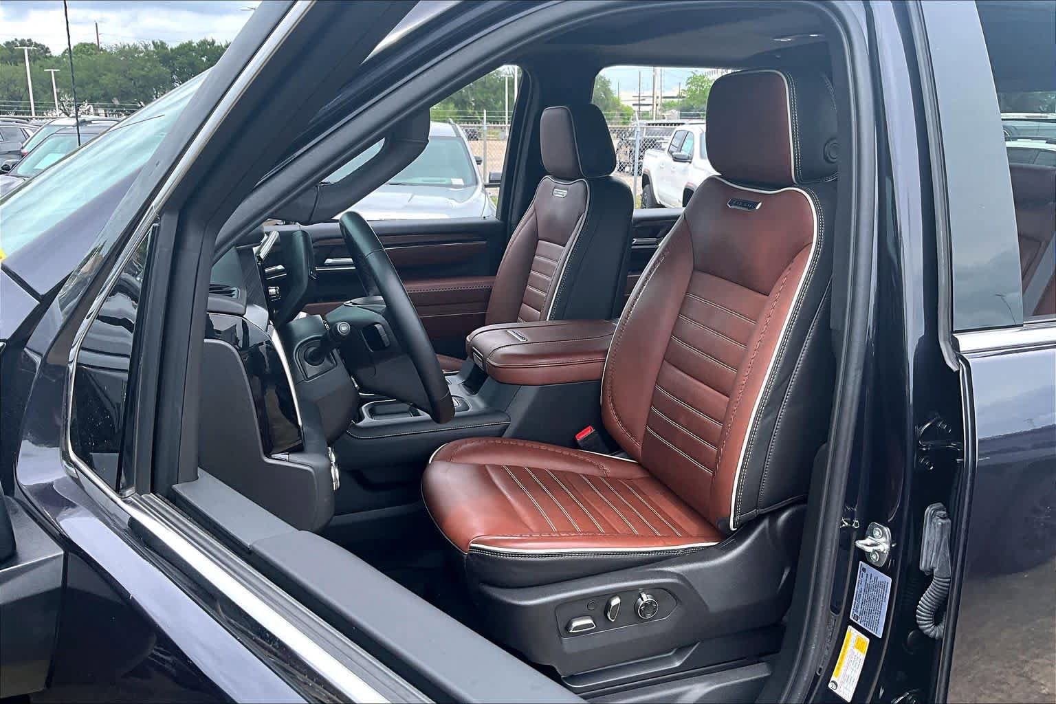 Used 2024 GMC Sierra 2500 Denali Ultimate image 8