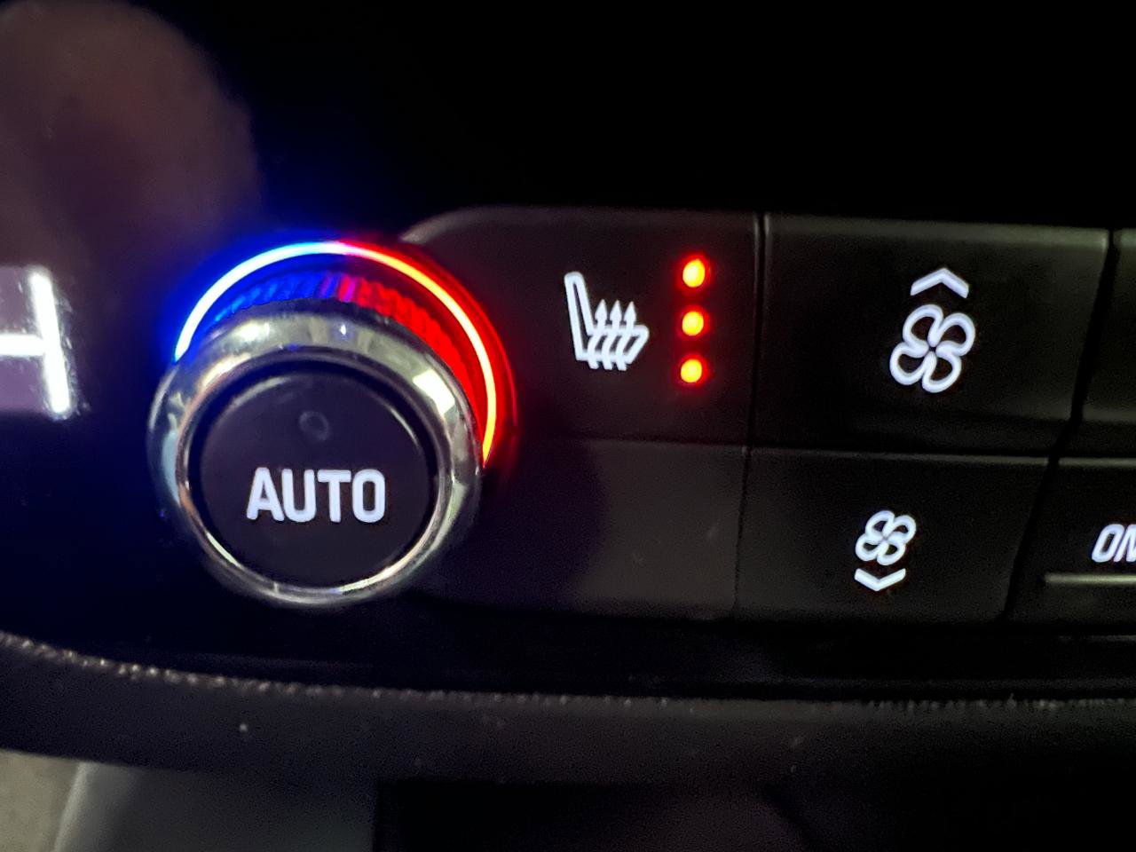 Used 2019 Buick Enclave Essence FWD image 41